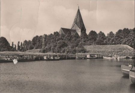 Poel - Blick zur Wehrkirche Poel - Blick zur Wehrkirche