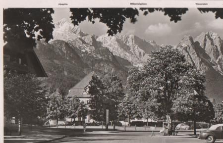 Marktplatz in Garmisch-Partenkirchen - ca. 1955 Marktplatz in Garmisch-Partenkirchen - ca. 1955