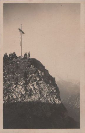 Menschen am Gipfelkreuz Menschen am Gipfelkreuz