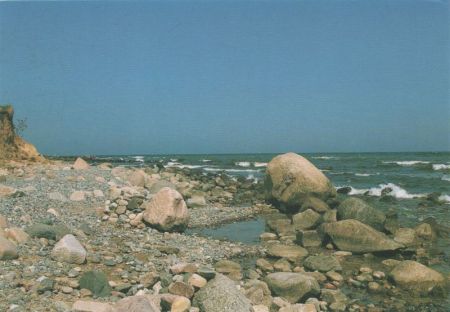 Strand mit dicken Steinen Strand mit dicken Steinen
