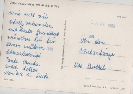 Zum Schulbeginn lernende Kinder
