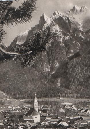Mittenwald gegen Karwendelgebirge - ca. 1955 Mittenwald gegen Karwendelgebirge - ca. 1955